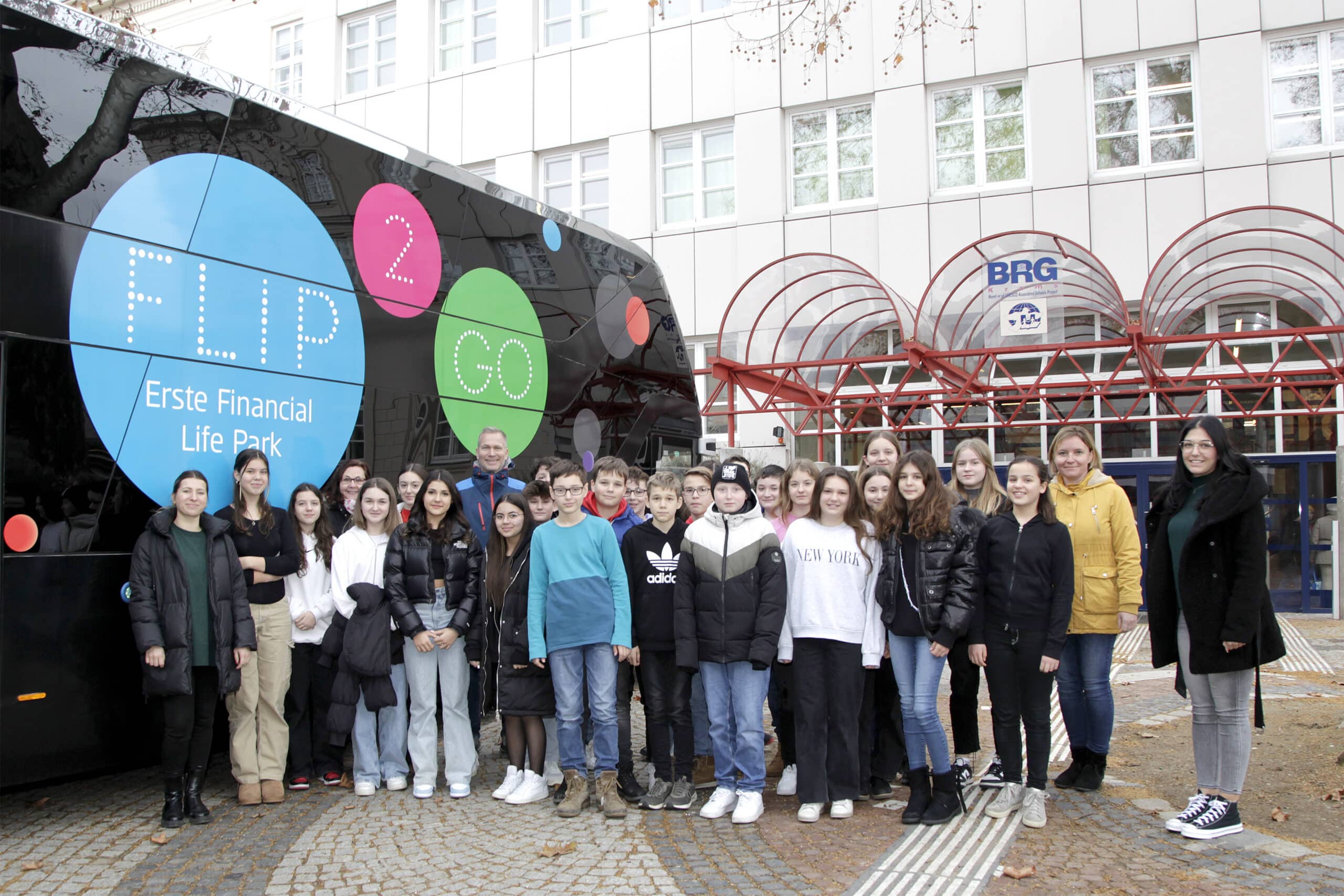 Mehr über den Artikel erfahren FLIP2Go Bildungsbus macht Halt im BRG! 