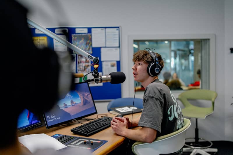Mehr über den Artikel erfahren Mediendesign live erleben: Schüler:innen zu Gast an der FH St. Pölten